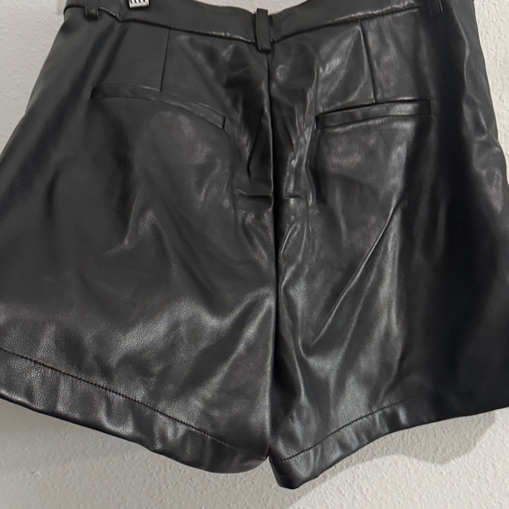7 for All Man Kind SET - Faux Leather Shorts and Crop - Picture 4 of 13